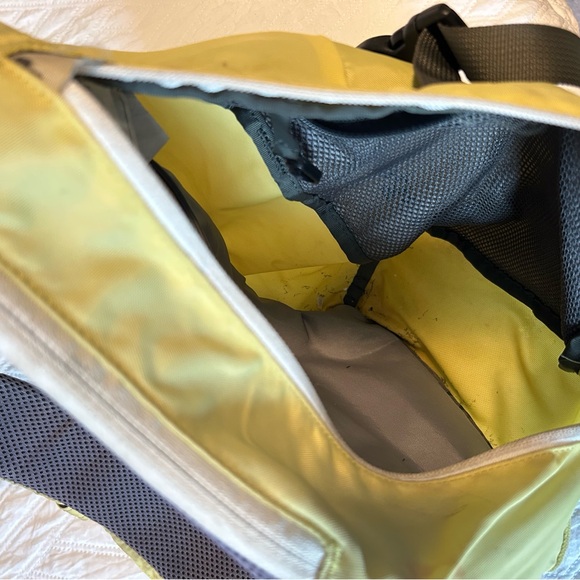 Patagonia Bag Atom 8L Yellow Sling Waist Snap Cross Body Backpack - Picture 5 of 9